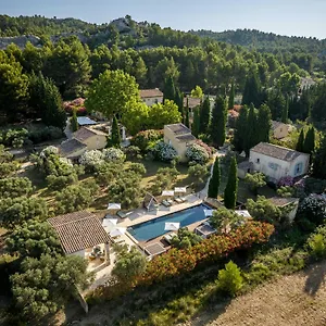 https://les-petites-maisons-hameau-des-baux.fr-provencehotel.com