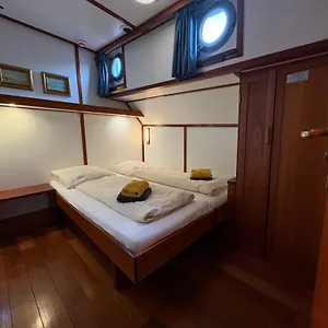 Hotelboot Zwaan Amsterdam